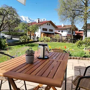Apartment Lieblingssplatz 3 Gartenwohnung, Garmisch-Partenkirchen